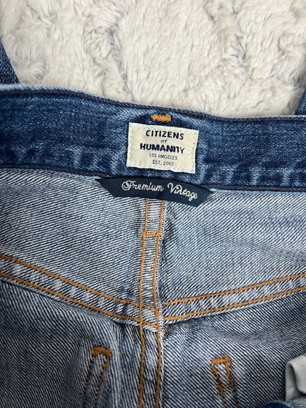 Citizens of Humanity Liya Distressed Blue Hi-Lo Hem Jeans. Raw hem size 26 - Picture 7 of 9